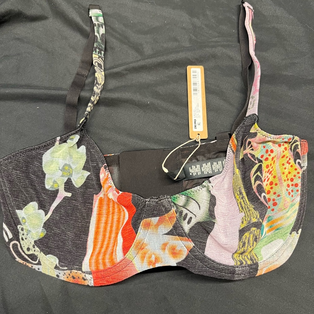 Skims bra 34DD nwt